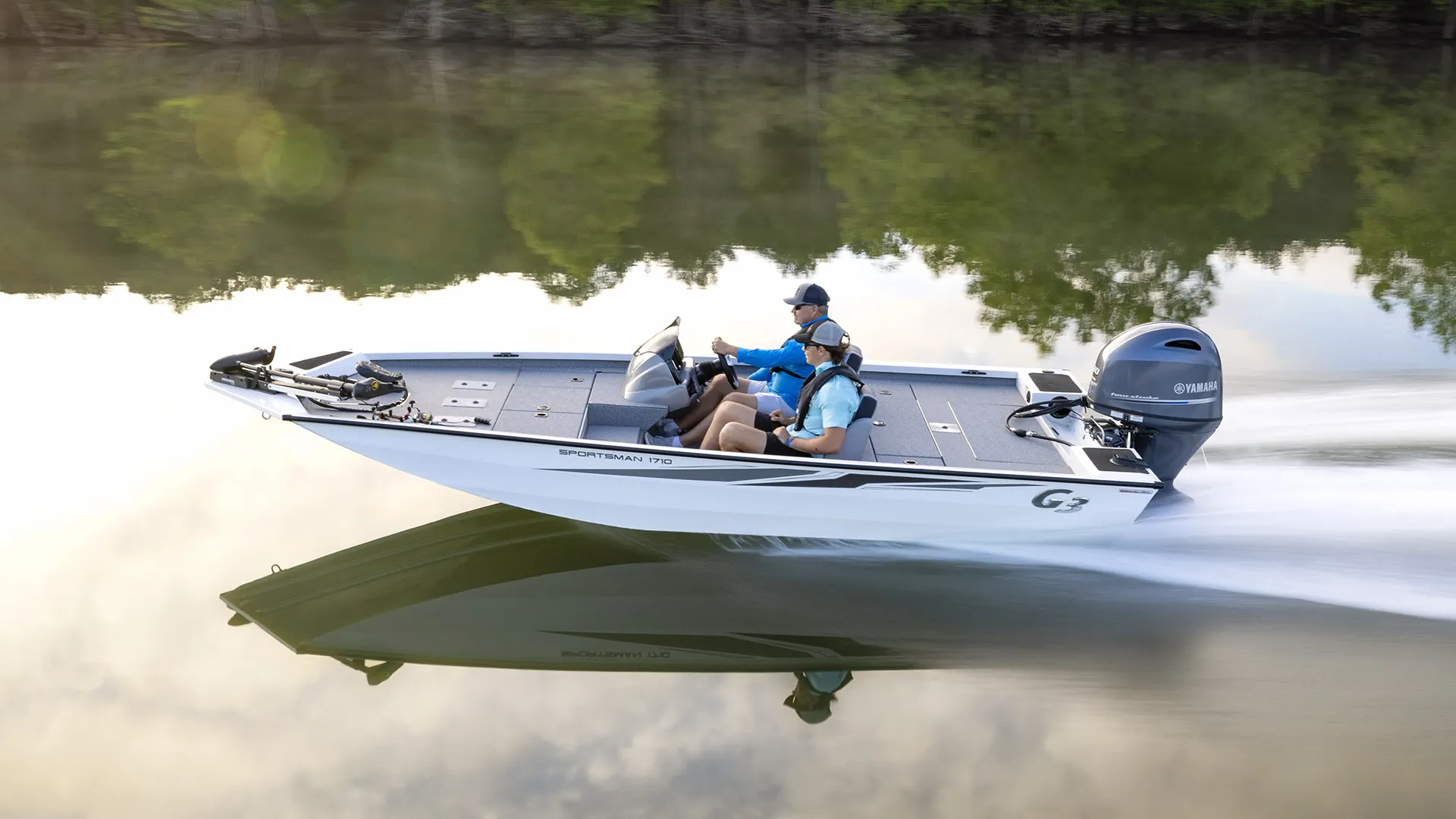 Bay-19-GX-Running-L-R