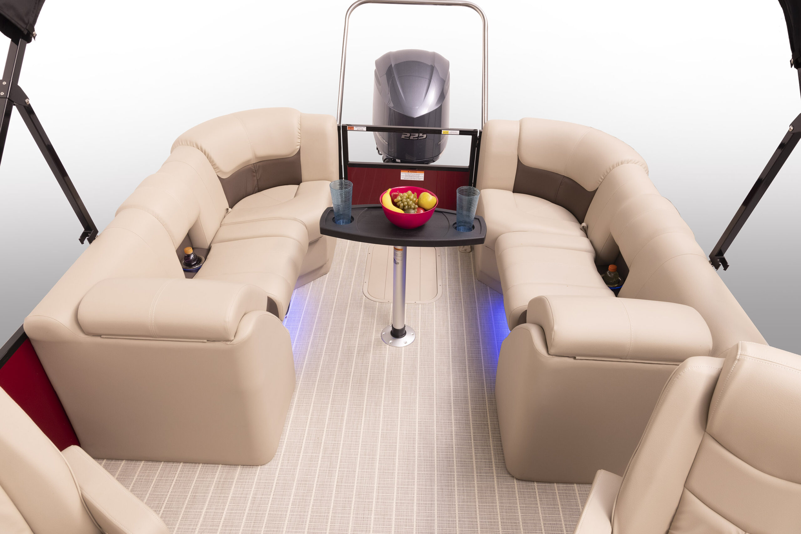 Fusion 324 RC Stern Seating